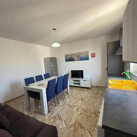 3-bedroom In M5 *