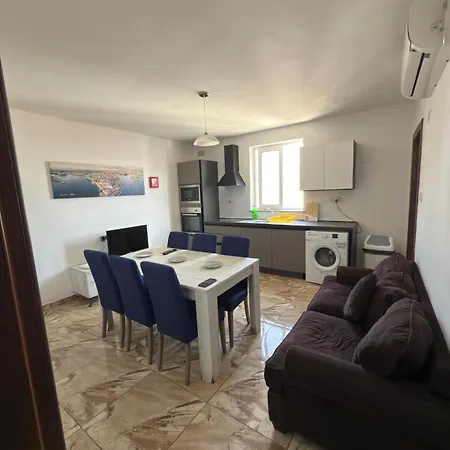 3-bedroom In M5 *