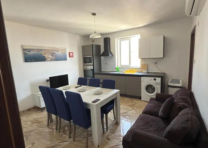 3-bedroom In M5 *